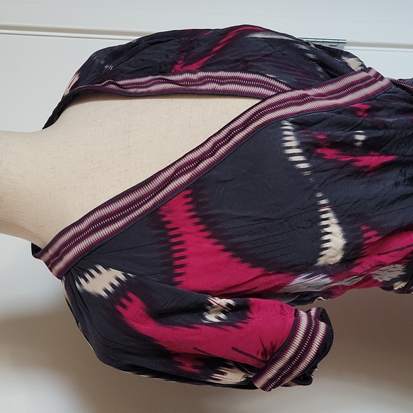 BCBGMAXAZRIA Faux Wrap Top with Built In Tie Belt - Medium - Picture 4 of 12